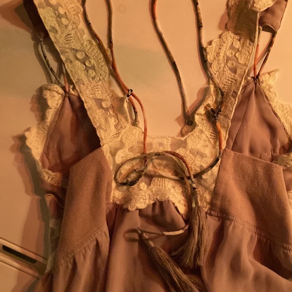 Gimmicks Buckle double strap drawstring mauve lace top - Picture 4 of 7